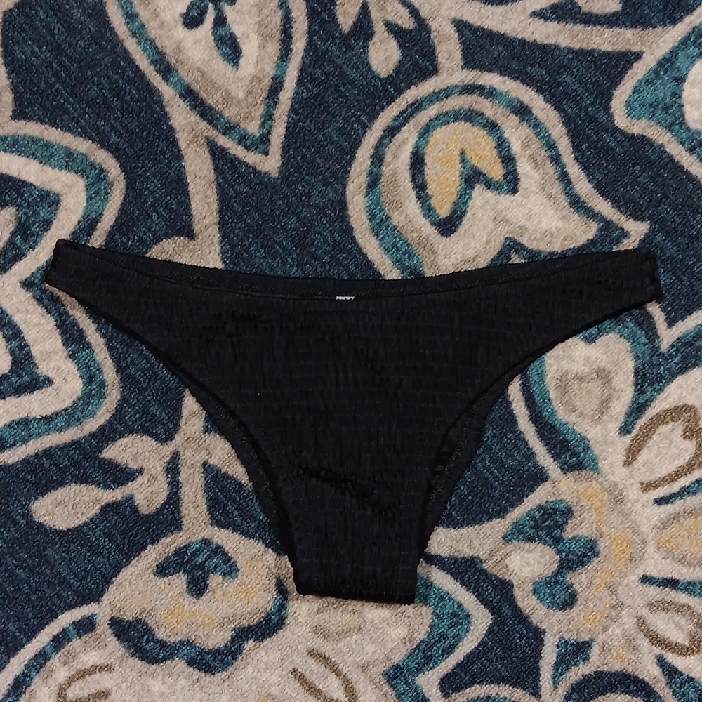 New VS black cheeky swim bottom XL
